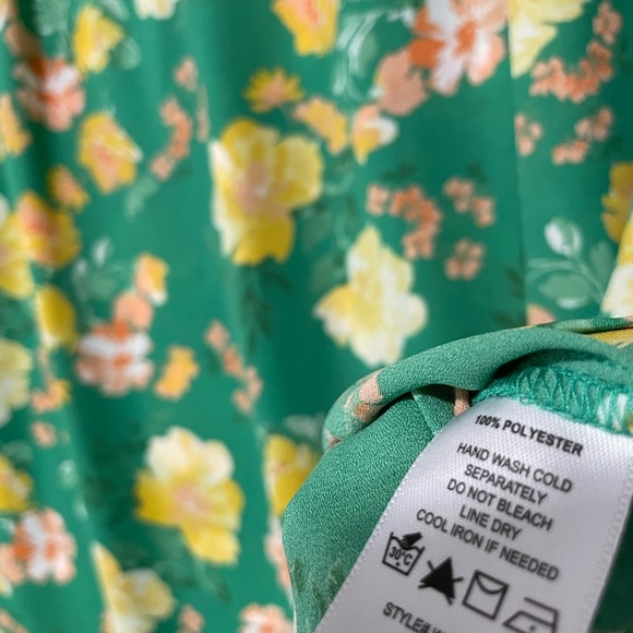 Pleione Blouse Womens Size Small Short Sleeve Green Floral - Picture 5 of 7